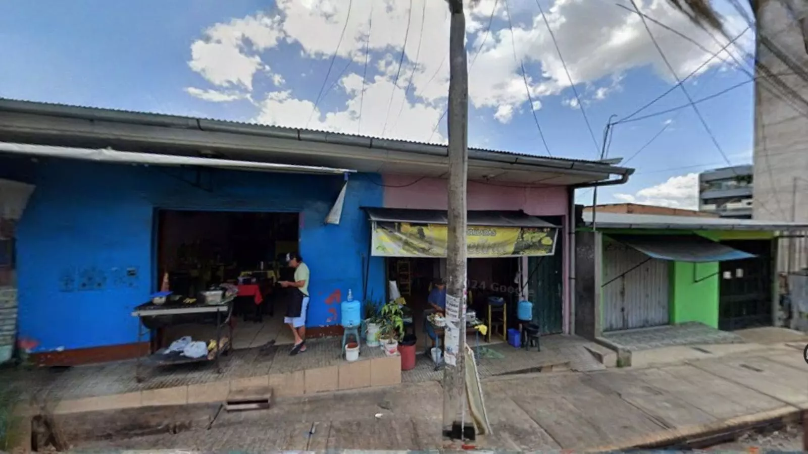 Casa comercial con locales y departamentos en venta cerca al Mercado N°2 de Tarapoto